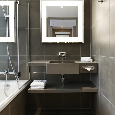 Novotel Gare De Lyon Otel 4*